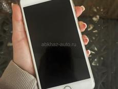 продаю айфон 8+