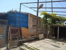 Два дома в одном дворе