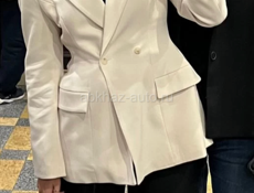 Приталенный пиджак на 42 размер