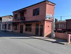 Первый этаж сделан под столовую 70кв.м второй жилой 70 ВК. М 