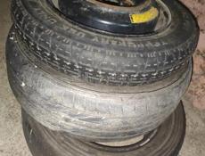 Продам покрышки 1 покоцаная и 5 нормальных 1 записка 
