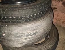 продам 5 покрышак 1 покоцаная и записка с диском 