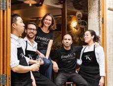 Требуется официанты 