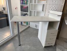 Продам маникюрный стол 