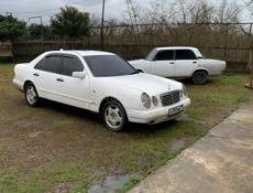 Mercedes-Benz 200-Series