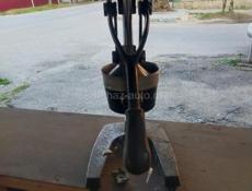 Продам, холодильник, прилавок, соковыжималка, бочки для вина и чачи, кукурузаварка.