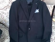 Продаётся  Костюм Тройка