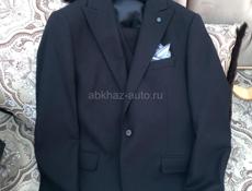 Продаётся  Костюм Тройка