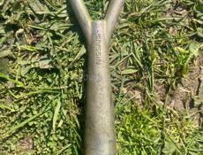 Буксировочный крюк от Ниссан Скайлайн 