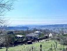 27 соток земли в Яштухе с ветхим строением. 