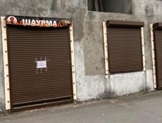 Помещения под магазин, располагается в месте с высокой проходимостью 