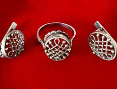 Серебро СССР Комплект серьги и кольцо .Размер кольца 17.5