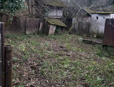 Участок с ветхим строением