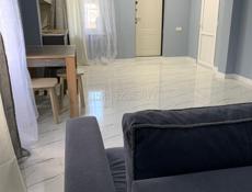 Сдаётся дом первый этаж  две комнаты гостиная совместно со столовой) есть для проживание чайник, tv ,холодильник  ,wi.fi ,плита, кондиционеры, и тд 