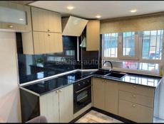 Продаётся двухуровневая квартира в центре г.Сухуи море через дорогу