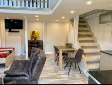 Продаётся двухуровневая квартира в центре г.Сухуи море через дорогу