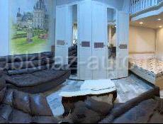 Продаётся двухуровневая квартира в центре г.Сухуи море через дорогу