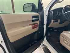 Toyota Sequoia