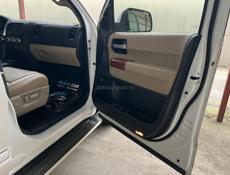 Toyota Sequoia