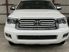 Toyota Sequoia