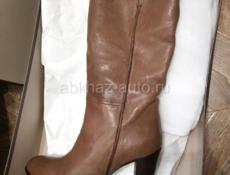 Новые кожаные сапоги 