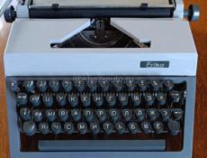 Пишущая машинка , печатная германская . Erika. Состояние отличное, немецкое качество.