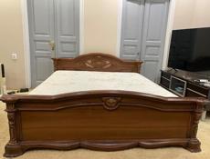 Большая кровать с матрасом 