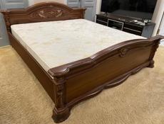 Большая кровать с матрасом 