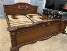 Большая кровать с матрасом 