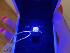 Продаю бриллиантовое кольцо 16 размер 