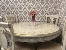 Стол со стульями 
