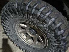 резина на продажу 4шт 37/12.5/17  трепадор 8060. Середина резанная