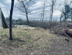 Продаётся участок, в городе Гудаута, 10соток, документы в порядке,район бомбора улица тарнава , все коммуникации подведены,цена 900т можно в рассрочку, звонить и писать по ватсапу 