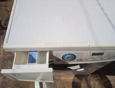 Стиральная машина LG.