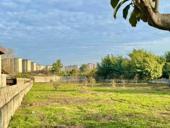 Участок 26 соток( с ветхим строением ) .