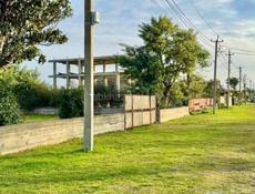 Участок 26 соток( с ветхим строением ) .