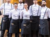 Официанты срочно! Круглый год!