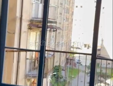 Продается на массиве 1 квартира