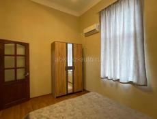 Сдается 2-х комнатная кварти в центре города сухум по ул Аидгылара 28