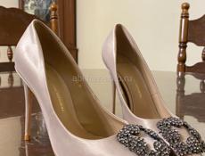 В хорошем состоянии.Надевала  один раз (36 р)  купила за 2700 