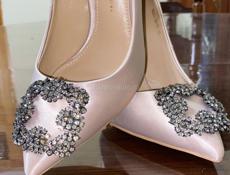 В хорошем состоянии.Надевала  один раз (36 р)  купила за 2700 