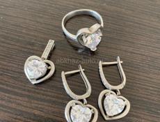 Продается серебряный комплект 