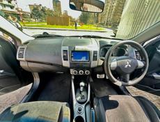 Mitsubishi Outlander XL