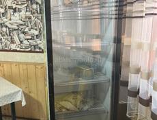 Витринный холодильник 