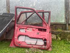 Двери крыло капот на фольксваген и много запчасти новых 