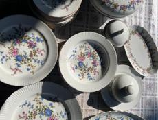 Продам большой кухонный сервиз 