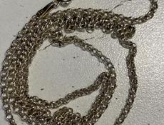 Продается серебренная цепь 925 проба. Очень красивая вязка с пробой . . Больше 10 грамм. Цена 2.500 без торга цена крайняя. 