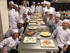 Официанты срочно 