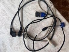 Комптютер вместе с мышкой клавиатурой и проводами 