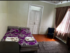 Продается дом в центре города с участком